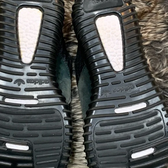 Adidas Yeezy 350 Boost Low Kanye West Triple Black Pirate Black AQ2659 BB5350 - Picture 10 of 11